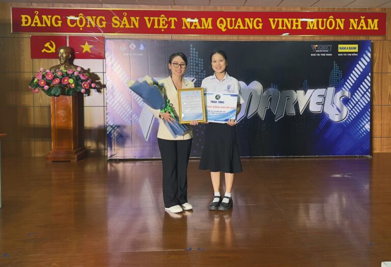 Nha Khoa Mỹ Kim Trao tặng 05 suất học bổng cho sinh viên Trường CĐ Kinh Tế TP. HCM